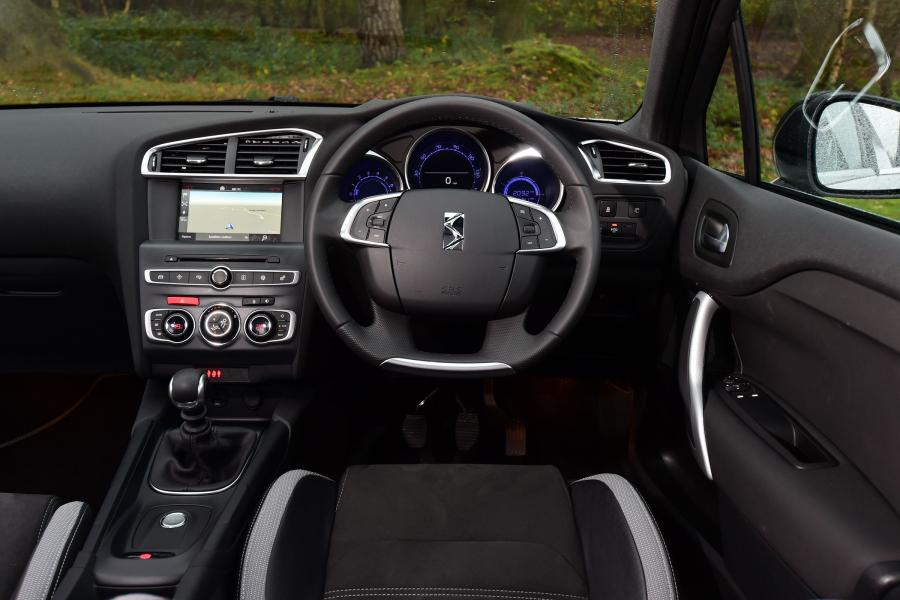 Панель приборов DS 4 Crossback 2015 года  (UK) (фото 14 из 22)